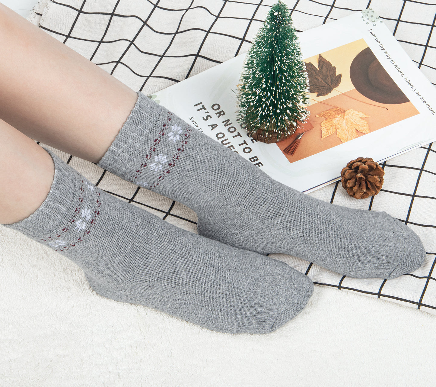 Loritta 5 Pairs Womens Wool Socks Vintage Warm Winter Socks Thick Cozy Socks Knit Casual Crew Socks Gifts for Women